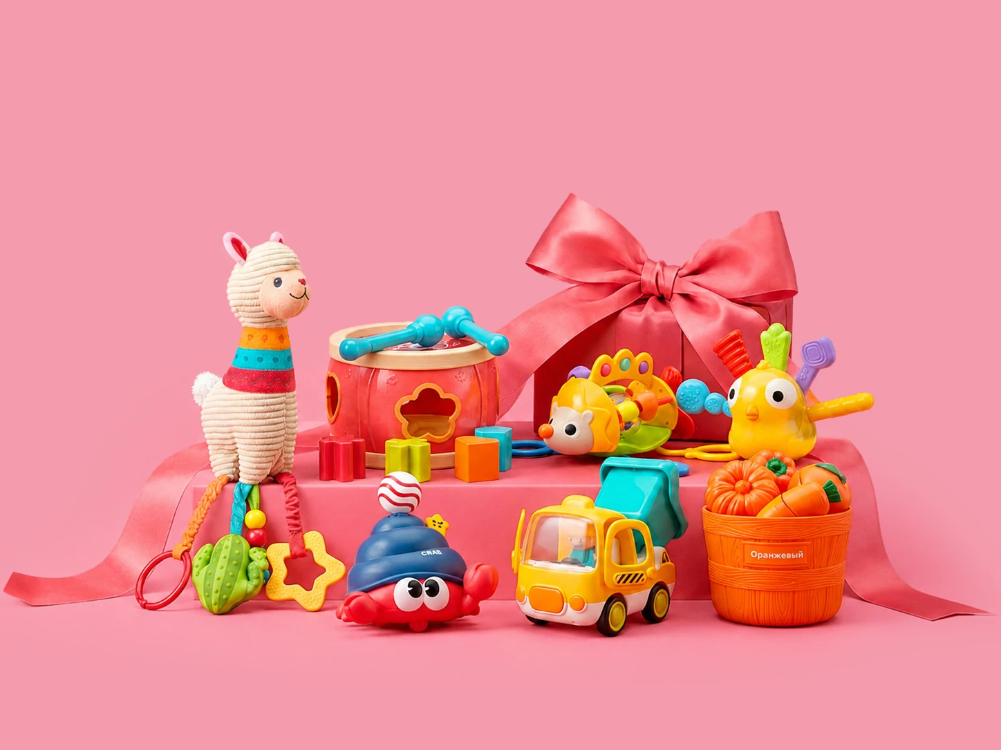 Развивающие игрушки OM&MOM и подарок с красным бантом